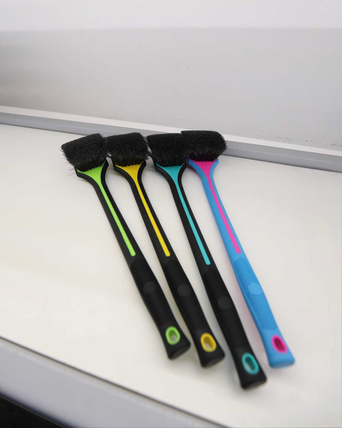 Detail Factory - Live Wire ProGrip Fender Well Brush